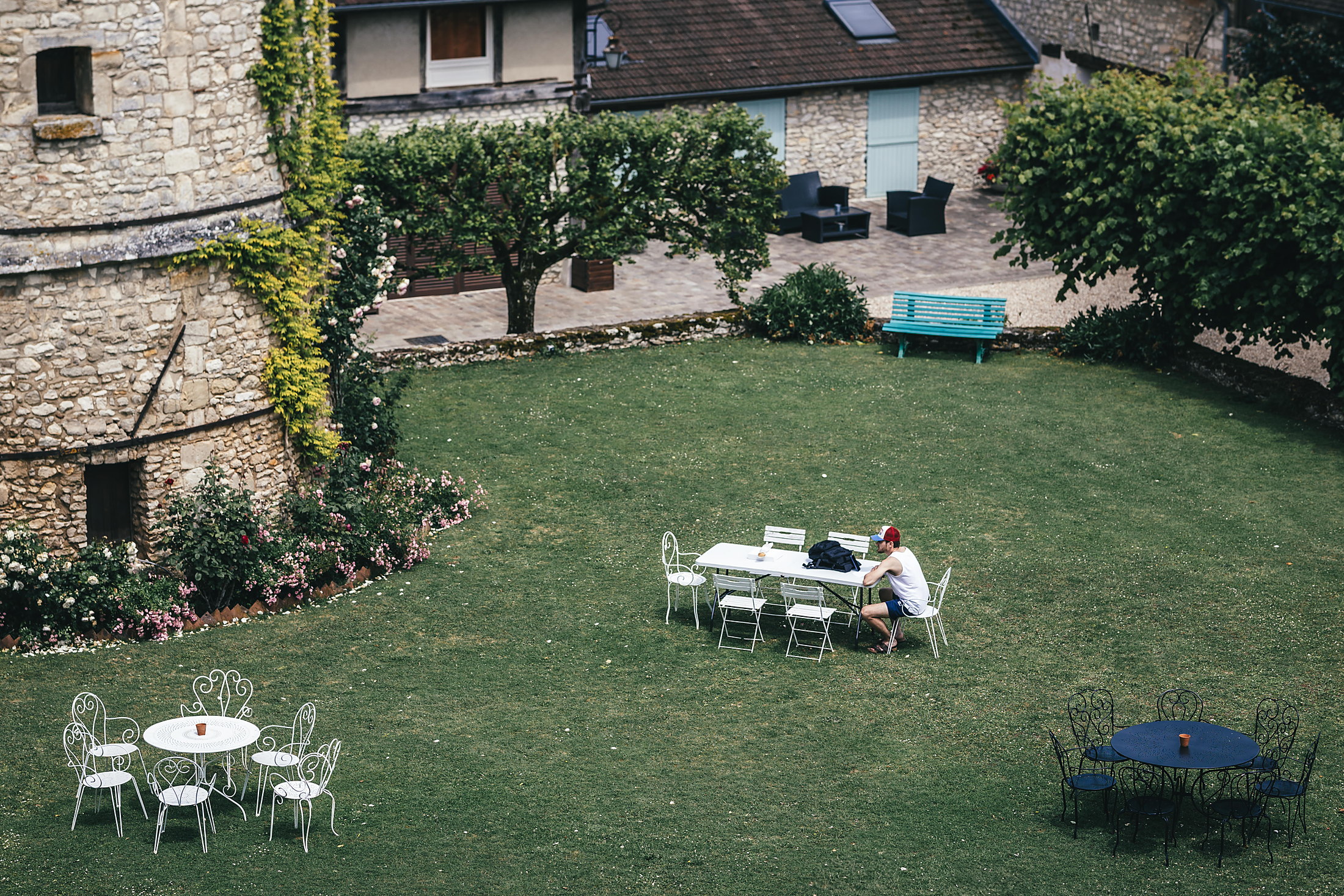 Le jardin du Domaine de Saint-Germer et son colombier au matin du mariage